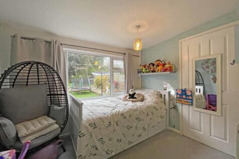 Laira Park Road 31 Bed 1...jpg