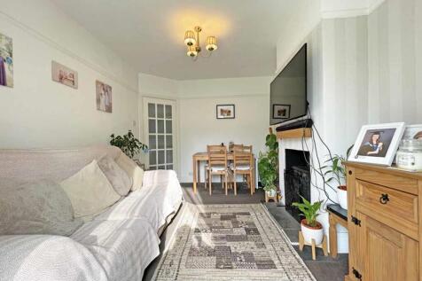Laira Park Road 31 - New Lounge Front.jpg