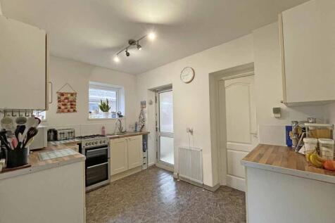 Laira Park Road 31 - New Kitchen.jpg