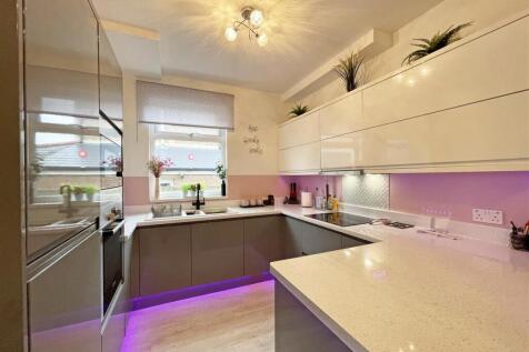 Cross Park Road 23 - Kitchen.jpg