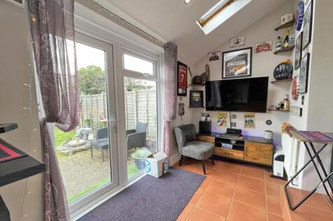 Cross Park Road 23 - Sun Room 2.jpg