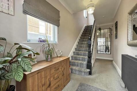 Cross Park Road 23 - Hall.jpg