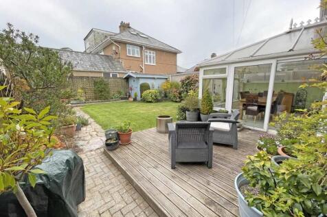 Great Berry Road 14 Garden Front.jpg