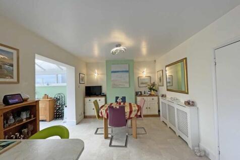 Great Berry Road 14 Dining Area.jpg