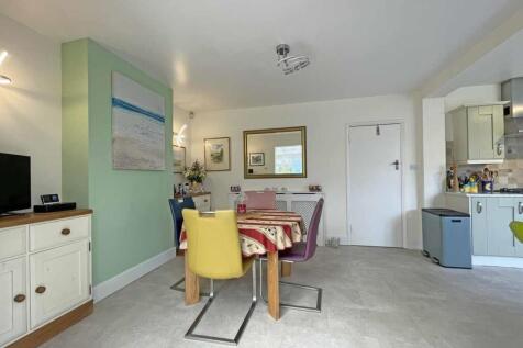 Great Berry Road 14 Dining Area 2...jpg