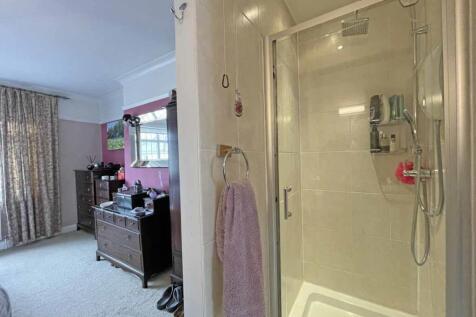 Great Berry Road 14 En Suite.jpg