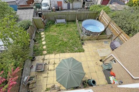 Kiel Place 5 - Garden 1.jpg