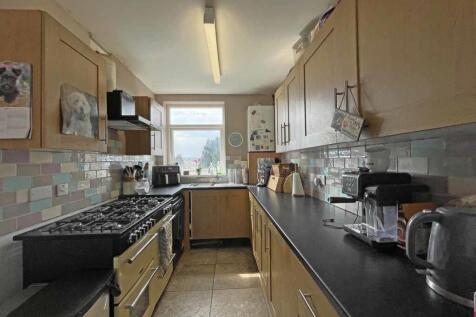 Kiel Place 5 Kitchen.jpg