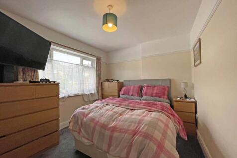 Kiel Place 5 - Bed 1...jpg