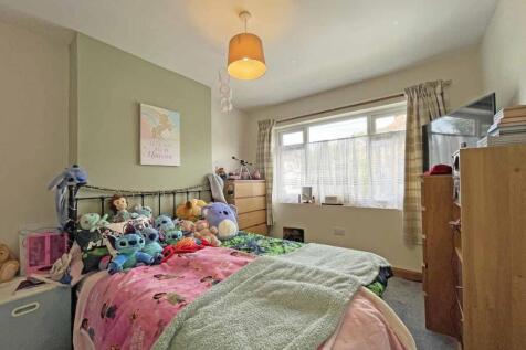 Kiel Place 5 - Bed 2.jpg