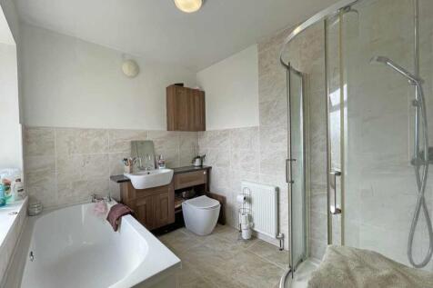 Kiel Place 5 - Bathroom.jpg
