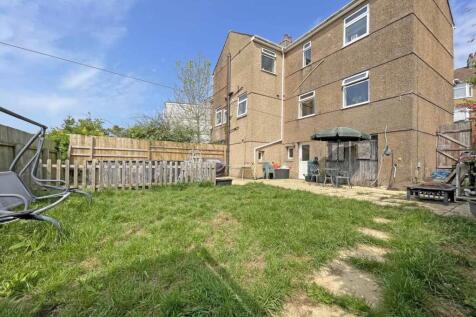 Kiel Place 5 - Rear.jpg
