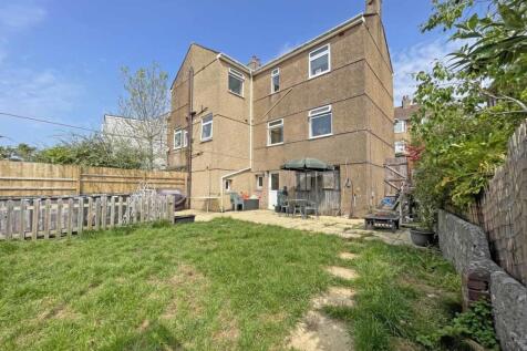 Kiel Place 5 - Rear 2.jpg