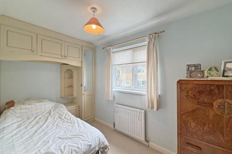 Beaumaris Close 1 - Bed 2.jpg