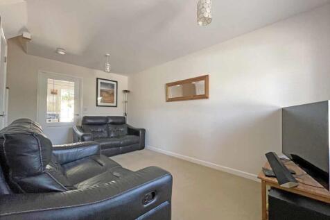 Cobham Close 49 - Lounge 2.jpg