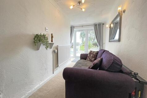 Dartmouth Walk 97 - Front Sitting Area.jpg