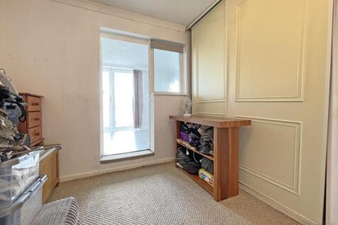 Dartmouth Walk 97 - Dressing Area.jpg