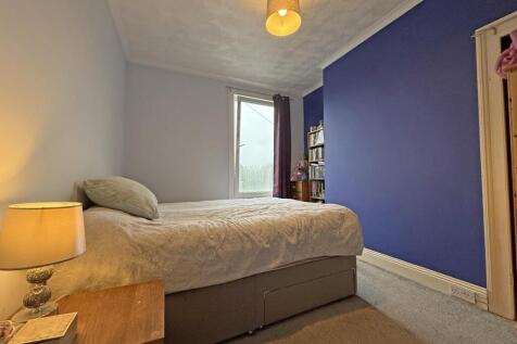 Ocean Street 23 - Bed 1...jpg