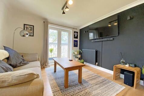 Echo Crescent 84 - Living Room.jpg