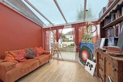 Cresthill Road 6 - Conservatory.jpg