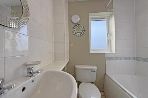 Frobisher Approach 35 - Bathroom.jpg