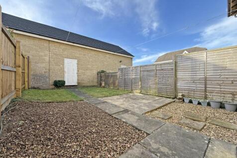 Frobisher Approach 35 - Garden.jpg