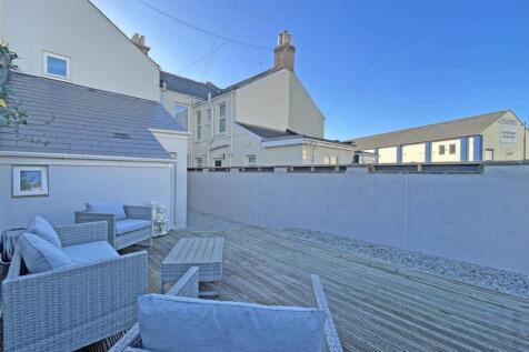 St Levan Road 142 - Decking Two.jpg