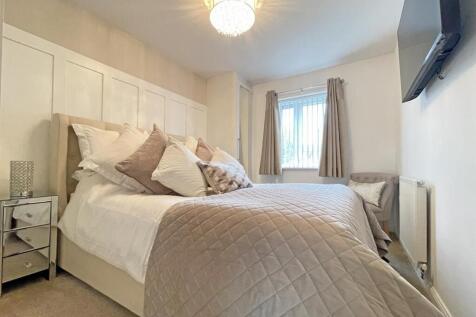 Spindle Crescent 91 - Bedroom One Wide.jpg