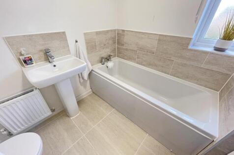 Spindle Crescent 91 - Bathroom.jpg