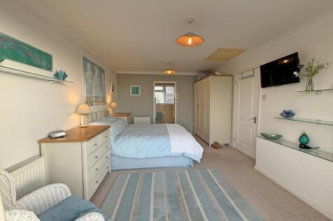 Southwell Road 41 - Bedroom 1 Shot 2.jpg