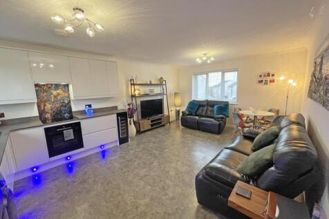 Ravenglass Close 20 - Living Room Front.jpg