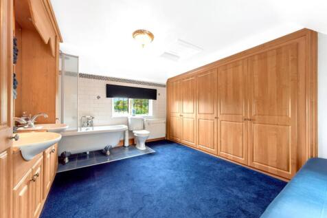 Main Bedroom Ensuite/Dressing Room