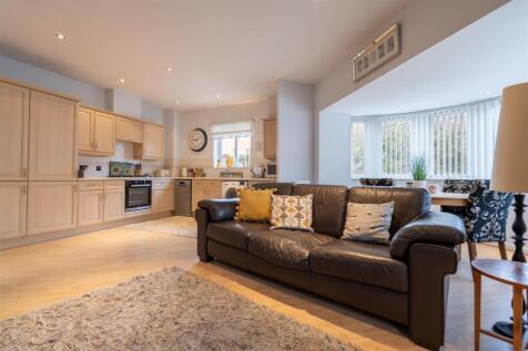 Living Room / Kitchen