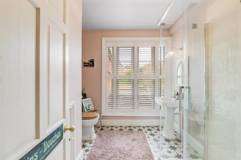 Hollowdene Lodge-15.jpg