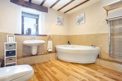 Master bedroom en-suite