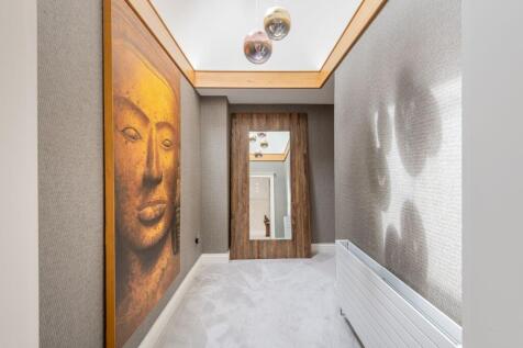 Landing - Master Suite