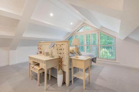 Guest Suite (Above garage)