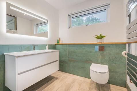 Bedroom Two En-suite