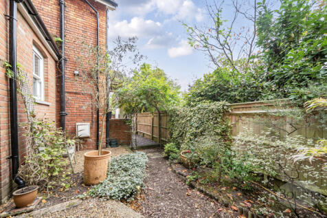 f5b5cb37-5590-412...