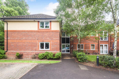2 Bedroom Flats To Rent In Park Barn Guildford Surrey Rightmove