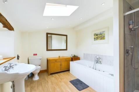En-suite bathroom