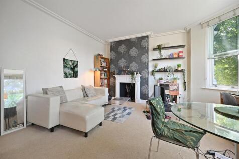 RCLR- flat 3, 310 finchley road- reception 9 (1).j