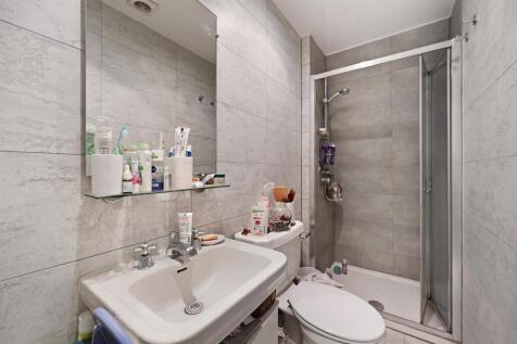 RCLR- flat c, 7 langland gardens-bedroom A, ensuit