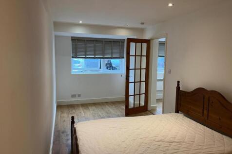 Bedroom 1.jpg