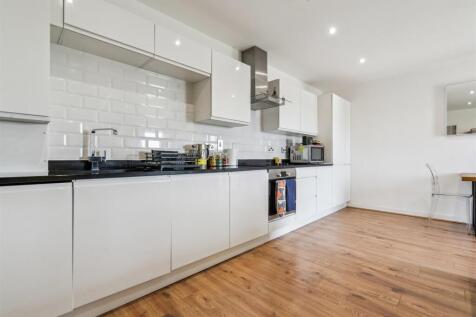 32 Spur House London SW19 kitchen.jpg