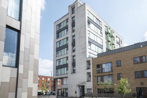 32 Spur House London SW19 external 1.jpg