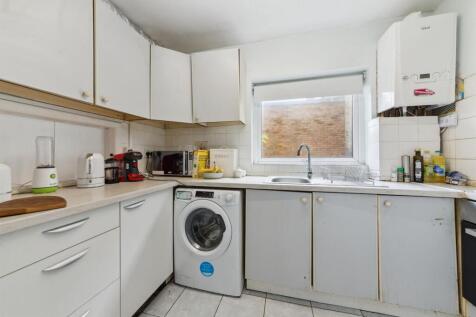 Flat 1, Holly Court, 59 Cavendish Road, SW19 2EY-3