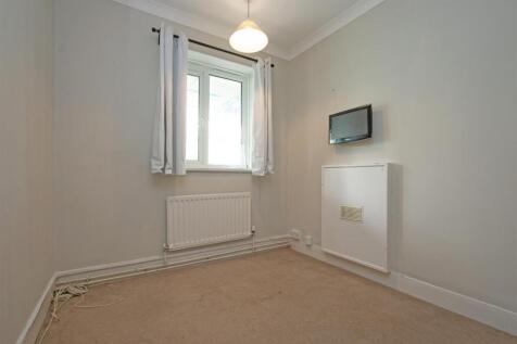 78 St Johns Drive, Garratt Lane 006.jpg