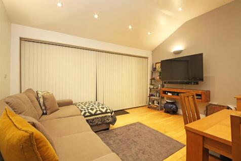 64 Merton Road SW19 reception 3.jpg