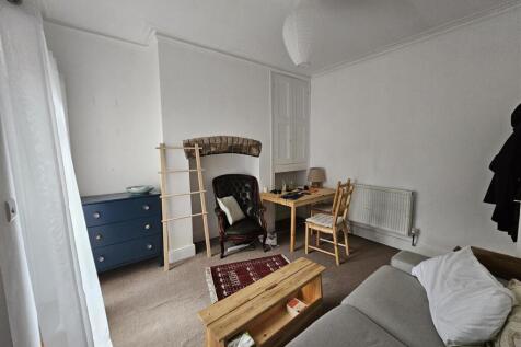 12 Russel - Dining.jpeg